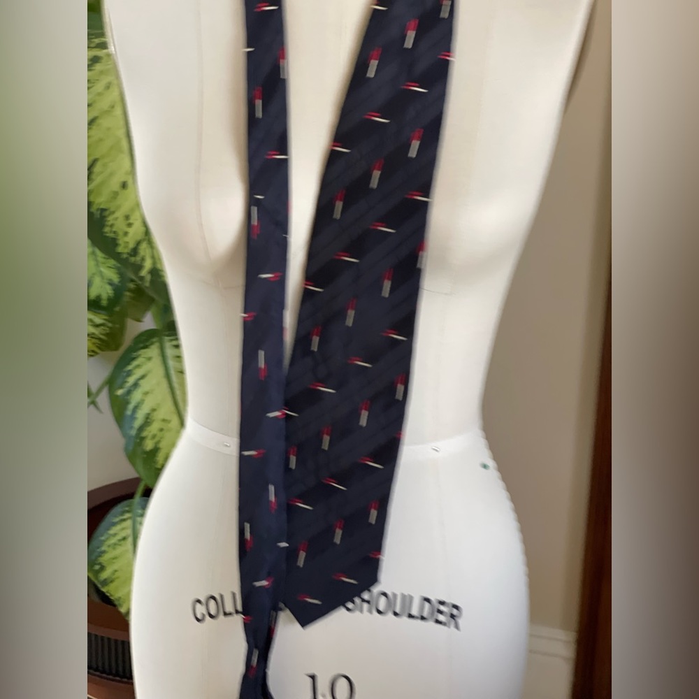 Vintage Boss navy blue and red neck tie